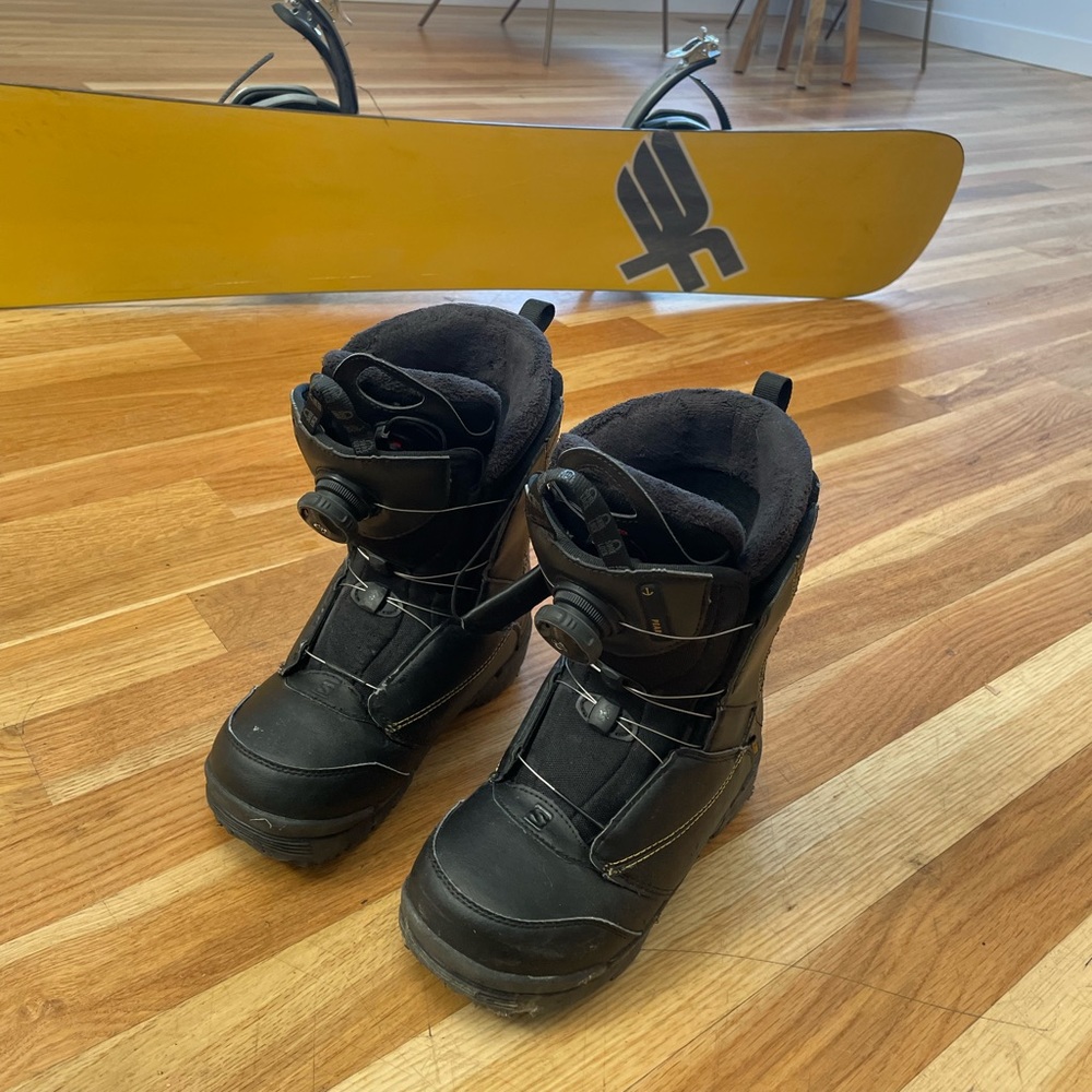 Snowboard Boots! Size 6 great condition